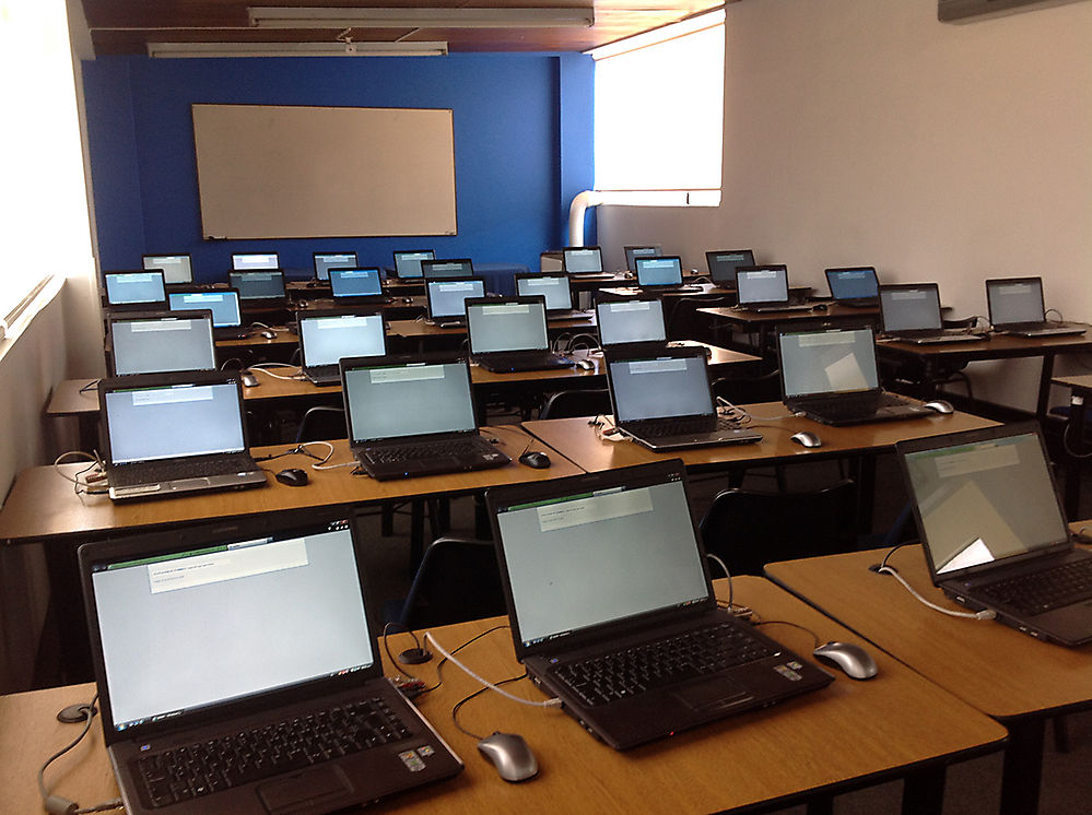 Mantenimiento y acompañamiento en aulas de formación - Aulas Informáticas
