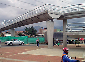 Obra puente peatonal Tunjuelito